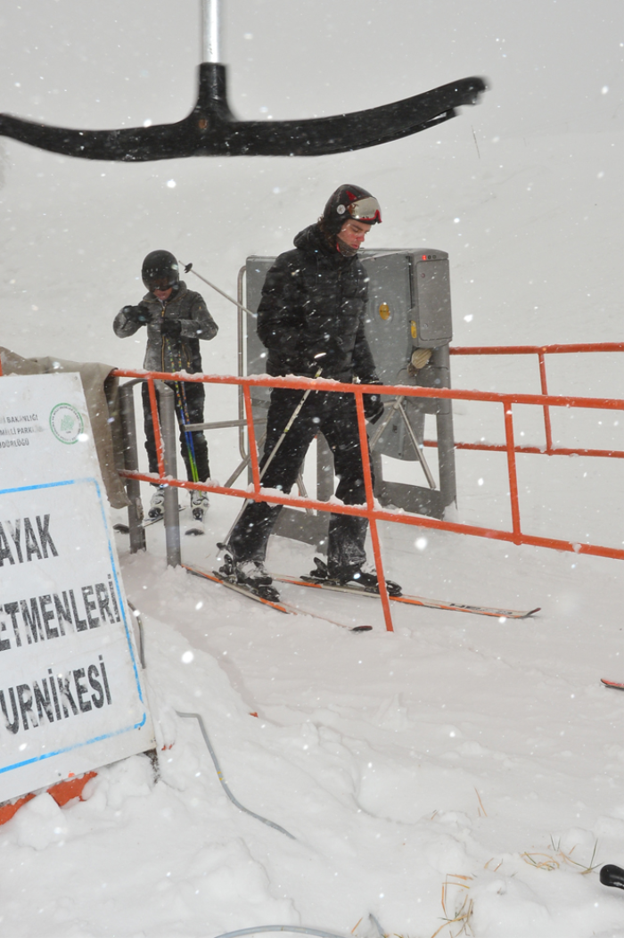 ÜNLÜ İSİMLER YENİ YILI ULUDAĞDA KARŞILADI