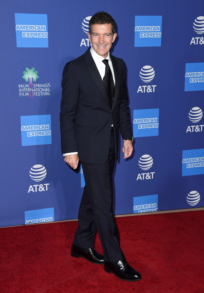 31. PALM SPRINGS ÖDÜLLERİ KIRMIZI HALI STİLLERİ