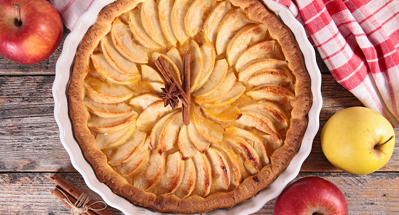 LEZZET DÜŞKÜNLERİNE: ELMALI TARÇINLI KEK