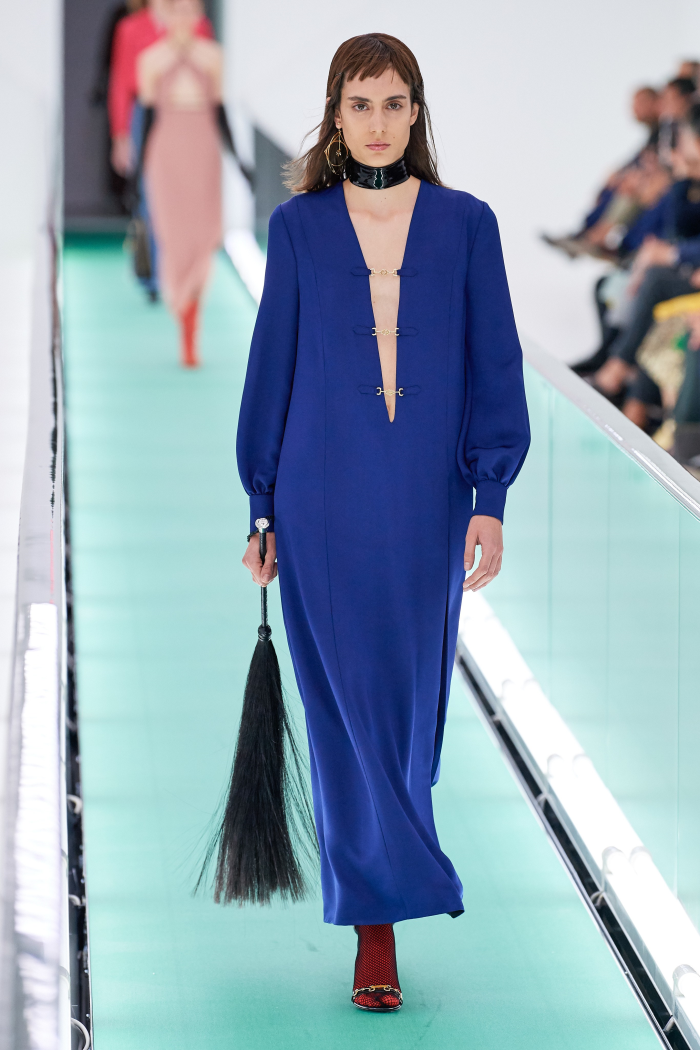 2020’NİN RENGİ KLASİK MAVİ NASIL KOMBİNLENİR?