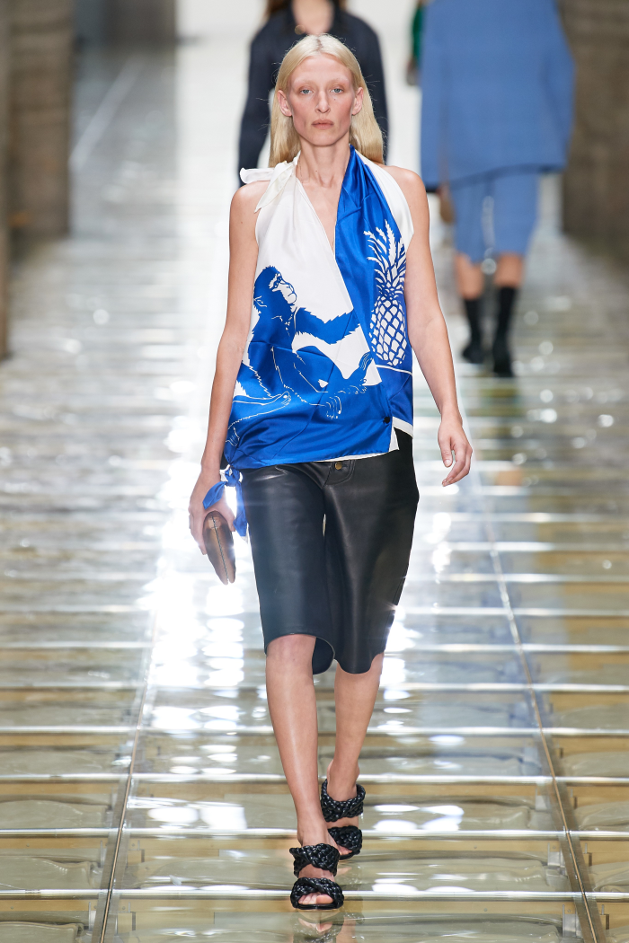 2020’NİN RENGİ KLASİK MAVİ NASIL KOMBİNLENİR?