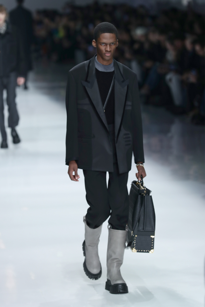 FENDI MİLANODA YENİ KOLEKSİYONUNU TANITTI