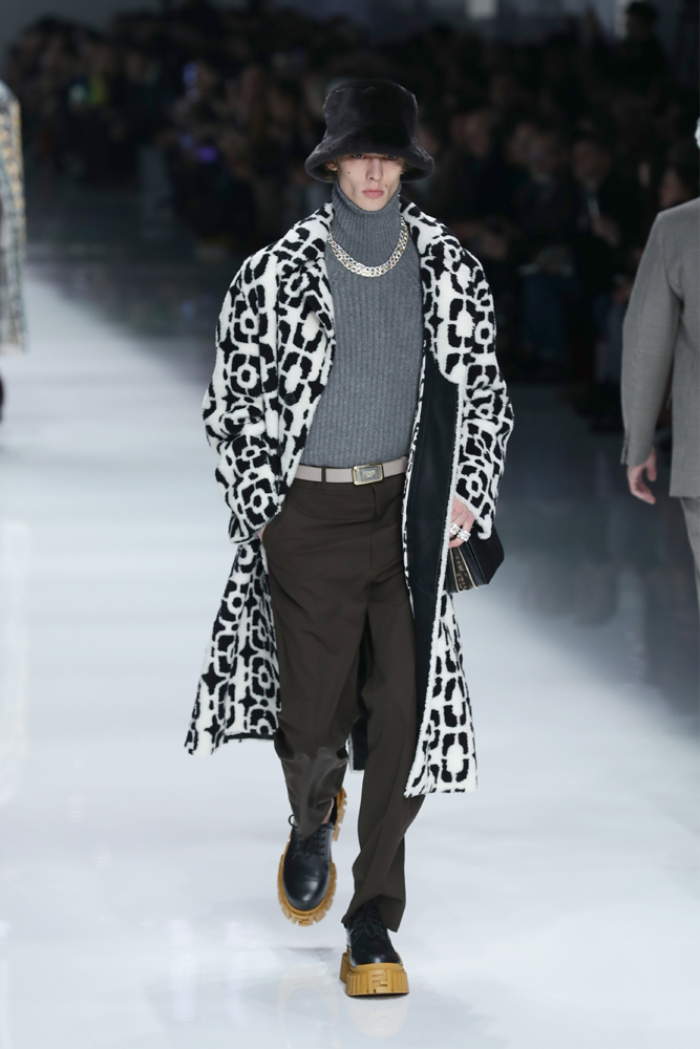 FENDI MİLANODA YENİ KOLEKSİYONUNU TANITTI