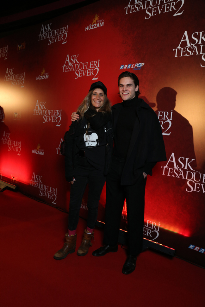 AŞK TESADÜFLERİ SEVER 2 FİLMİNİN GALASI YAPILDI