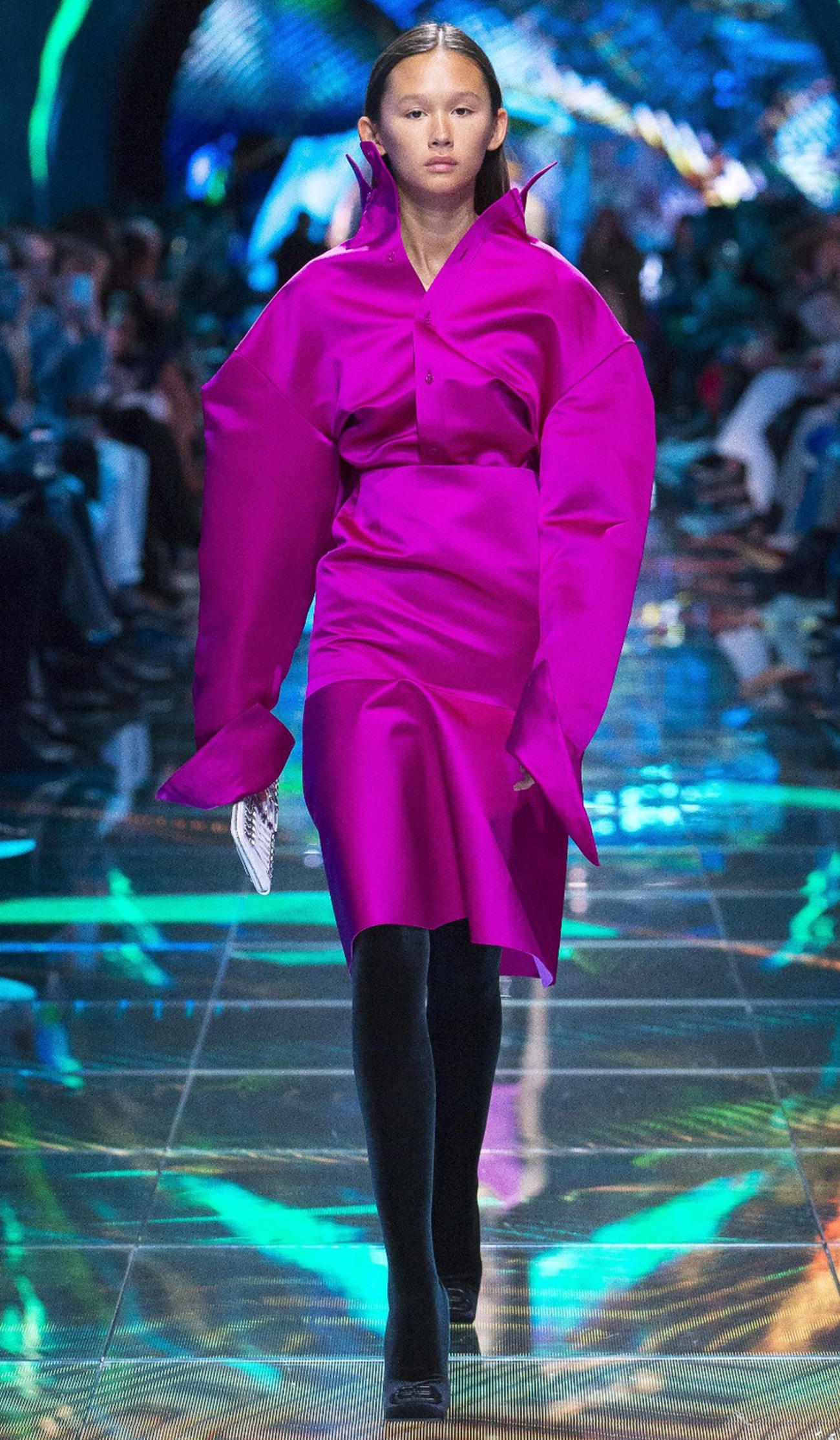 MODADA SANAL DEFİLE DÖNEMİ