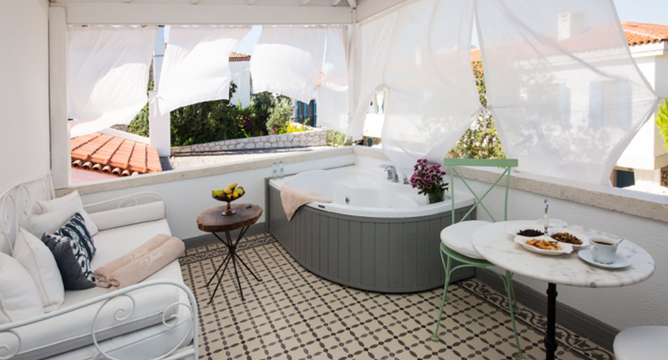 VIENTO HOTEL ALAÇATI KAPILARINI AÇTI