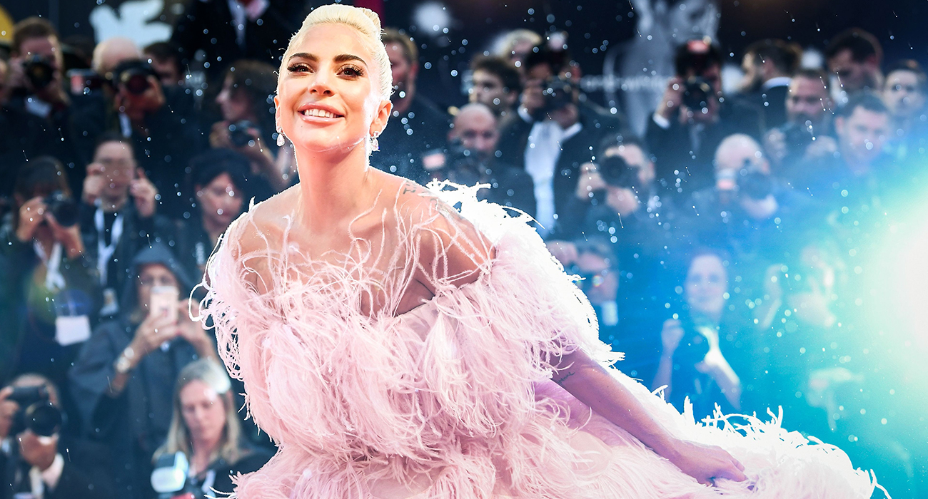 LADY GAGA VALENTINO BEAUTY’NİN YÜZÜ OLDU 