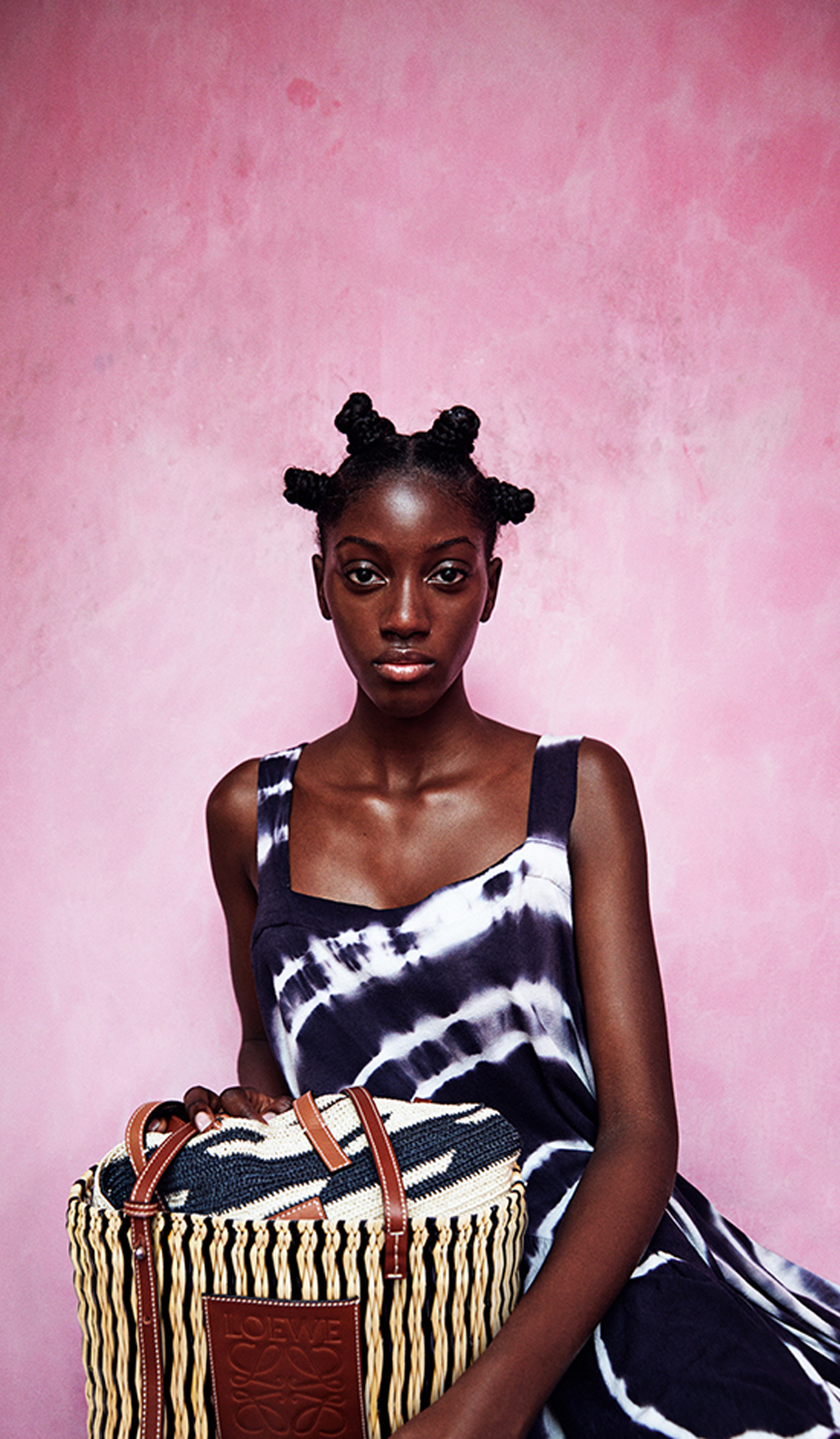 LOEWE X PAULA’S IBIZA KOLEKSİYONU BEYMEN’DE