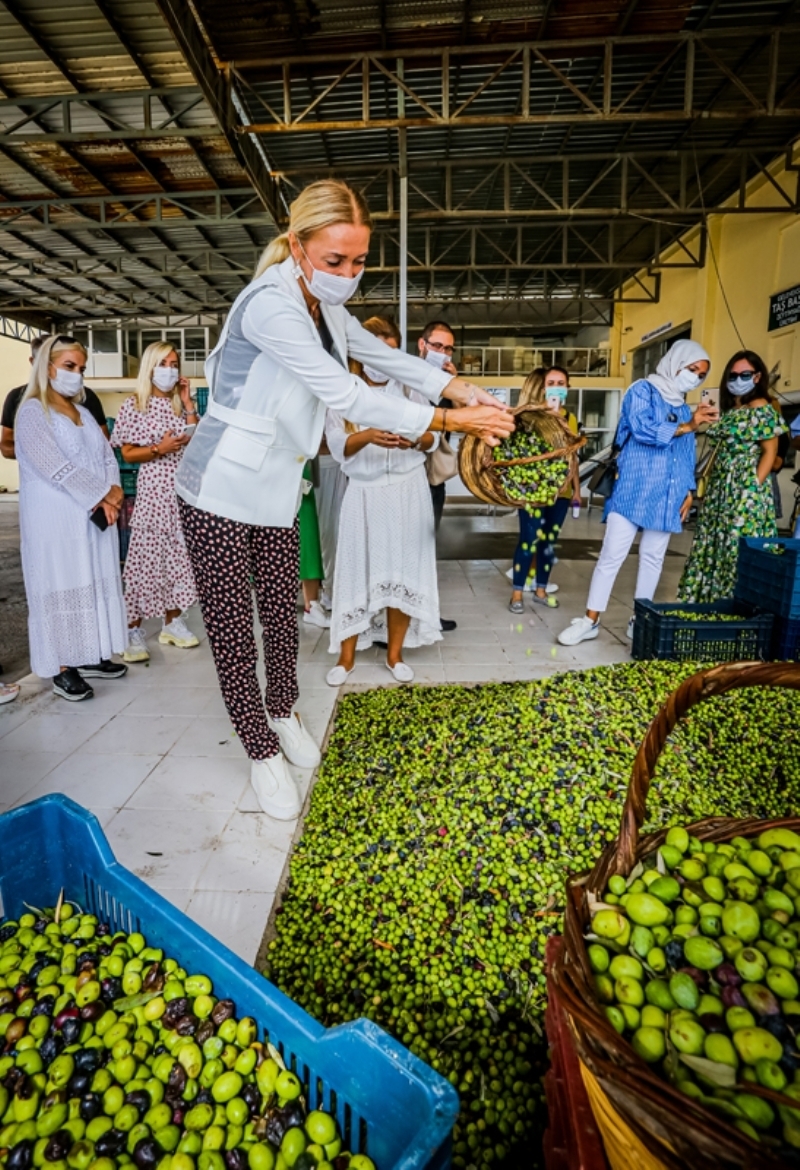 ‘Her Şehri Ünlüsüyle Geziyoruz' Cunda'da