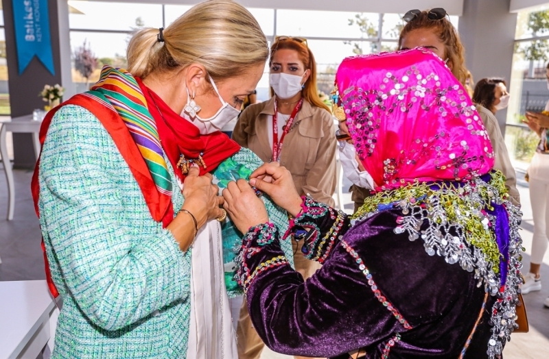 ‘Her Şehri Ünlüsüyle Geziyoruz' Cunda'da