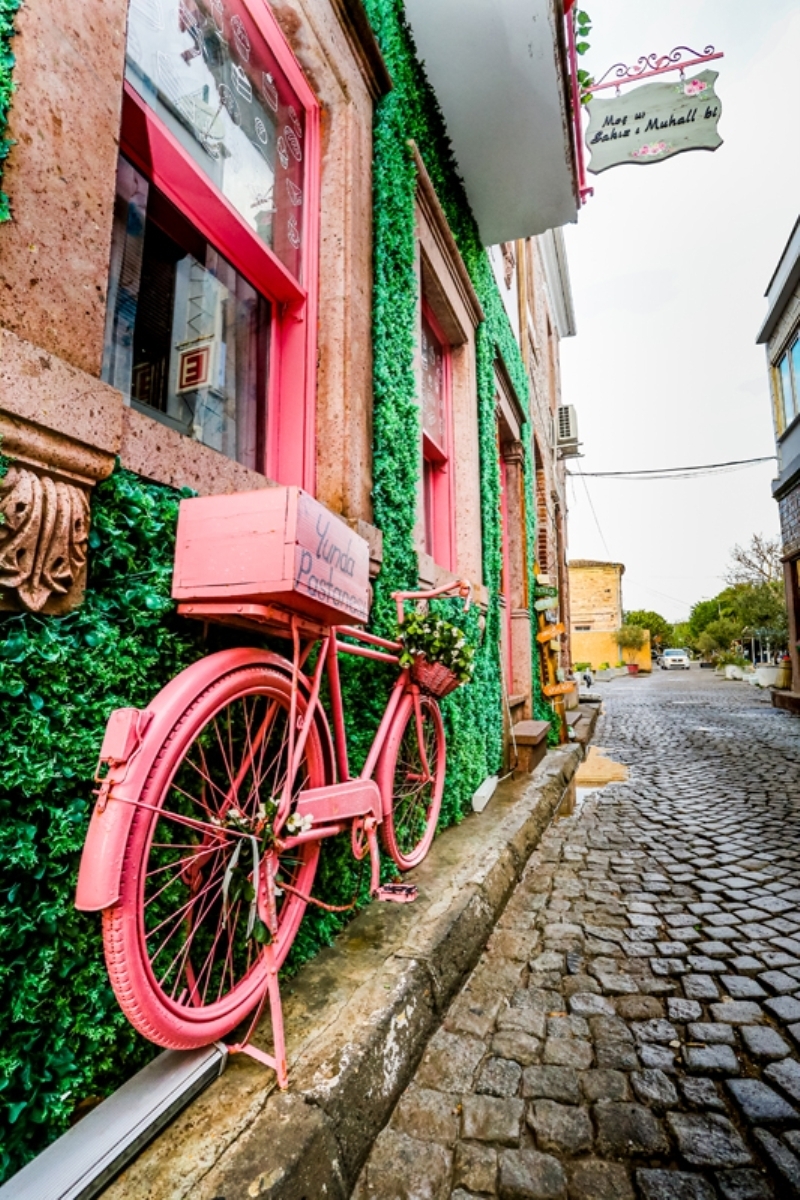 ‘Her Şehri Ünlüsüyle Geziyoruz' Cunda'da