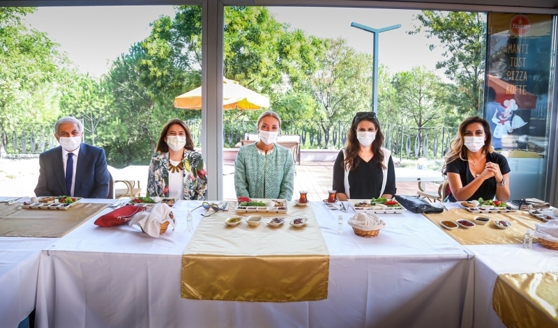 ‘Her Şehri Ünlüsüyle Geziyoruz' Cunda'da