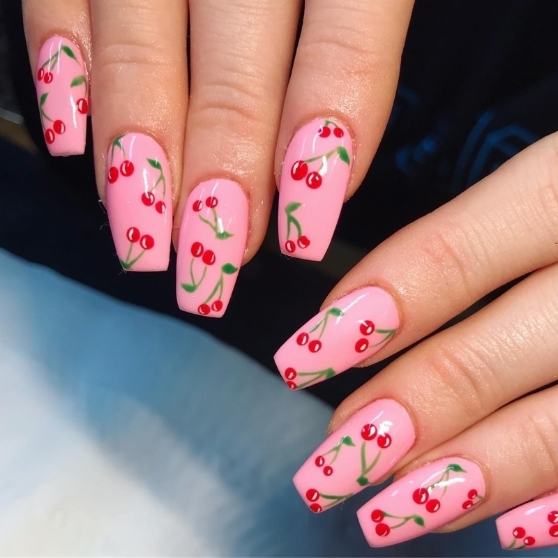 'Nail Art' Önerileri: Pembe Tırnaklar