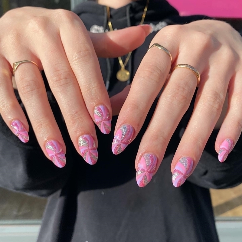 'Nail Art' Önerileri: Pembe Tırnaklar