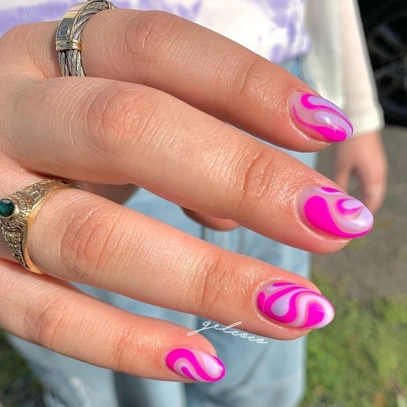 'Nail Art' Önerileri: Pembe Tırnaklar