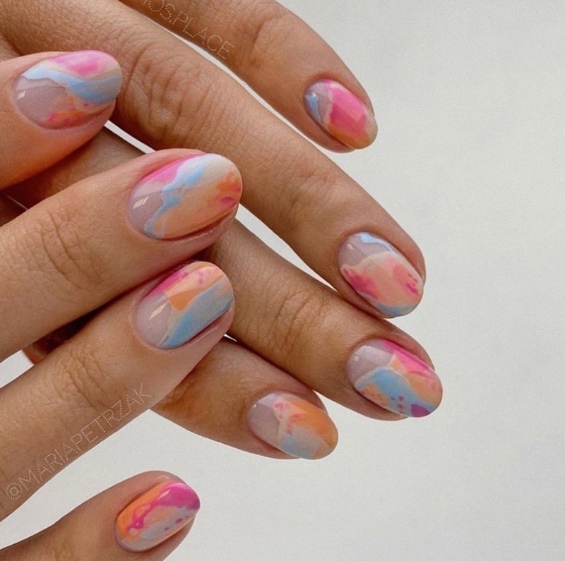 'Nail Art' Önerileri: Pembe Tırnaklar