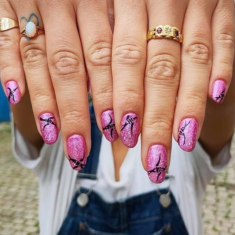 'Nail Art' Önerileri: Pembe Tırnaklar