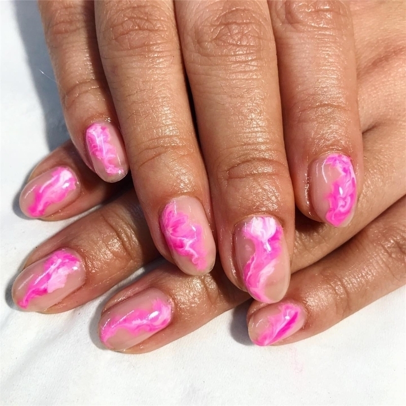 'Nail Art' Önerileri: Pembe Tırnaklar