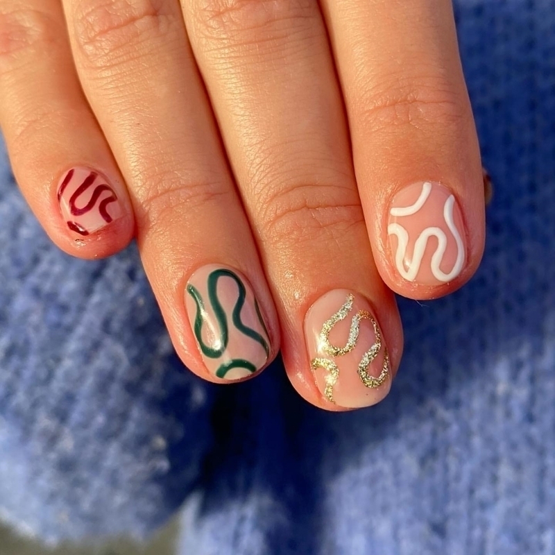 'Nail Art' Önerileri: Simli Tırnaklar