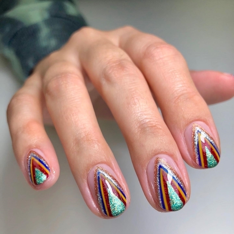 'Nail Art' Önerileri: Simli Tırnaklar