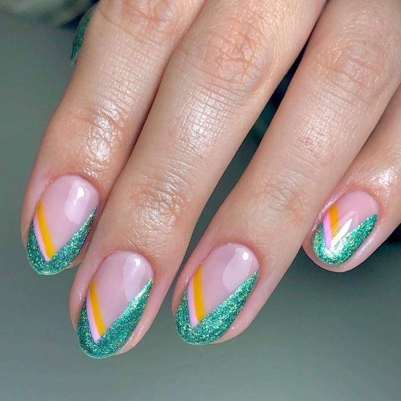 'Nail Art' Önerileri: Simli Tırnaklar