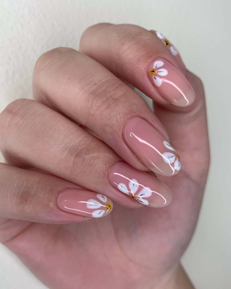 'Nail Art' Önerileri: Nude Tırnaklar