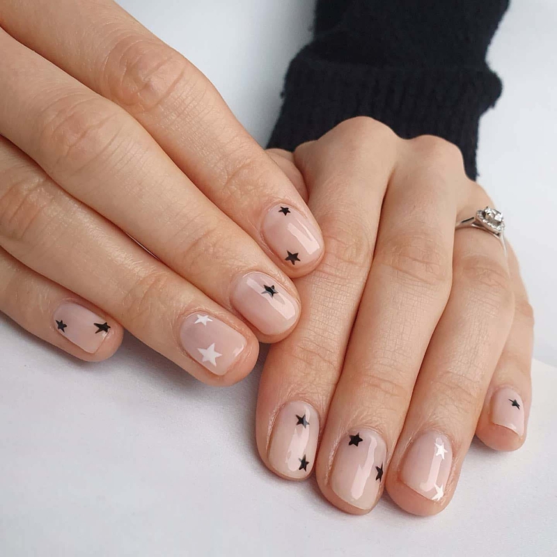 'Nail Art' Önerileri: Nude Tırnaklar
