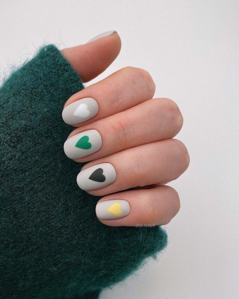 'Nail Art' Önerileri: Kalpli Tırnaklar