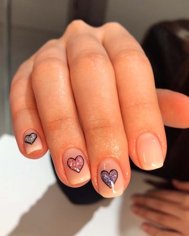 'Nail Art' Önerileri: Kalpli Tırnaklar