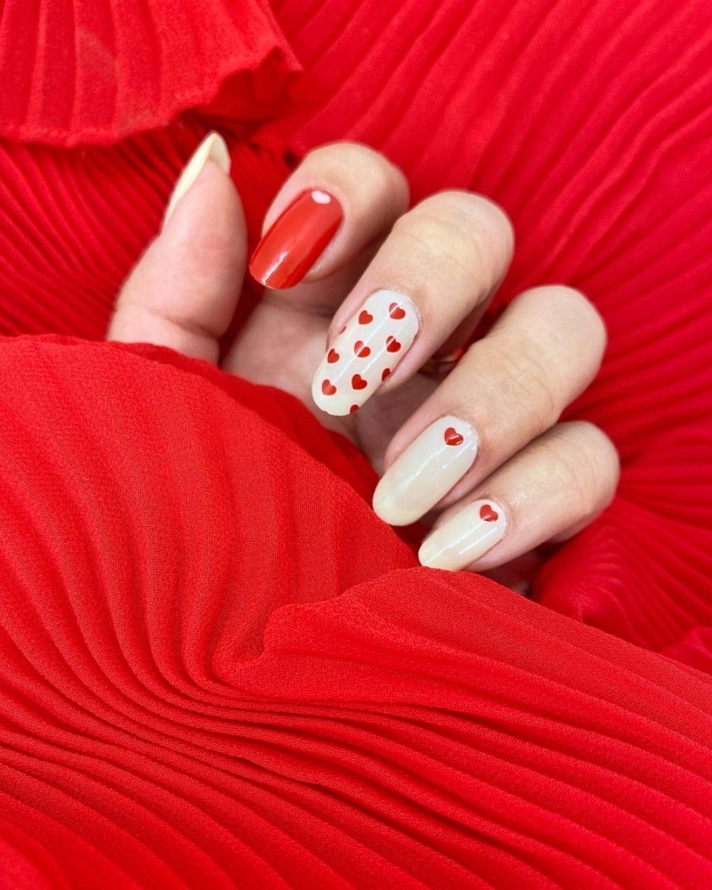 'Nail Art' Önerileri: Kalpli Tırnaklar