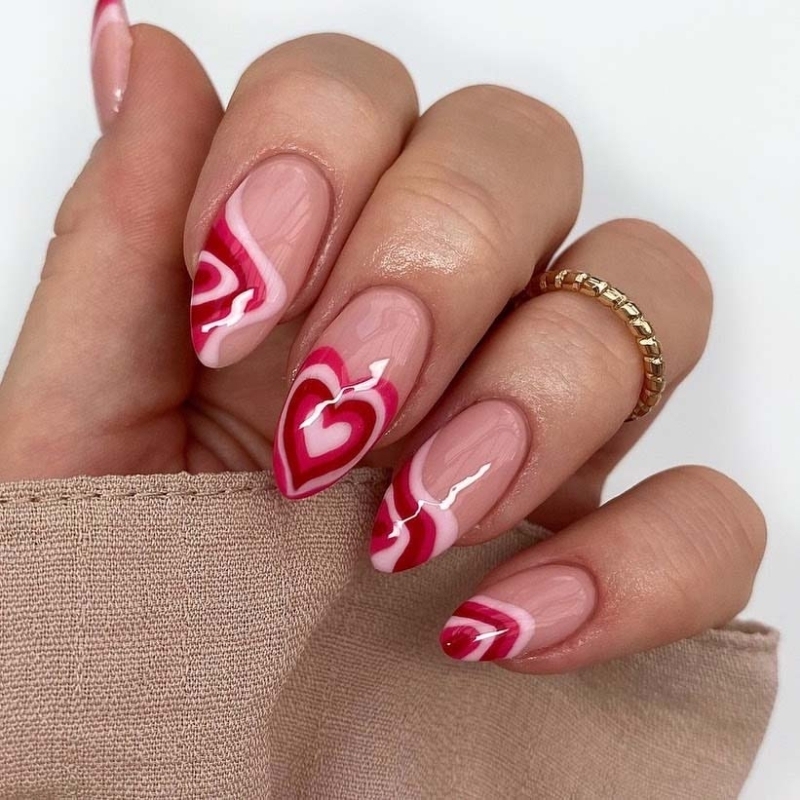 'Nail Art' Önerileri: Kalpli Tırnaklar