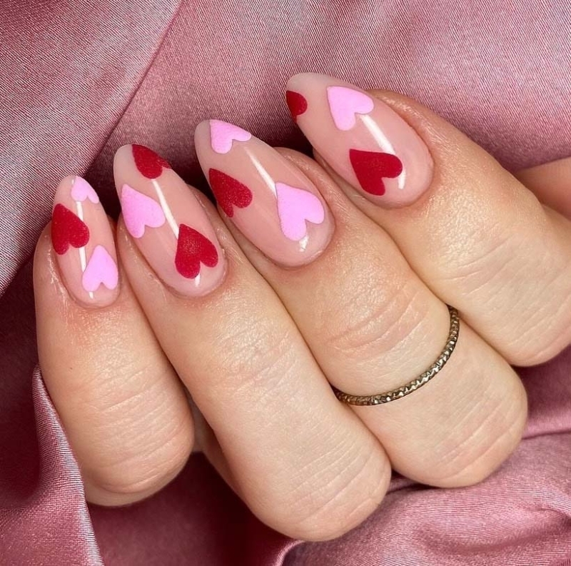 'Nail Art' Önerileri: Kalpli Tırnaklar