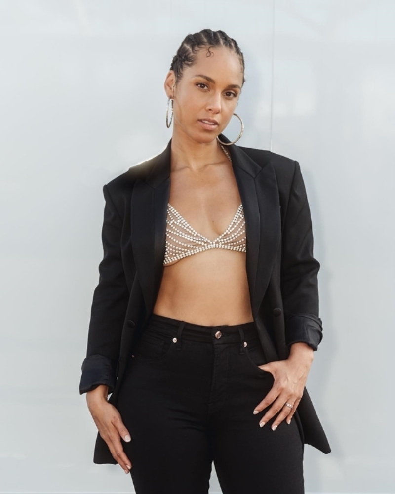 Bu Yaz Saçları Örüyoruz