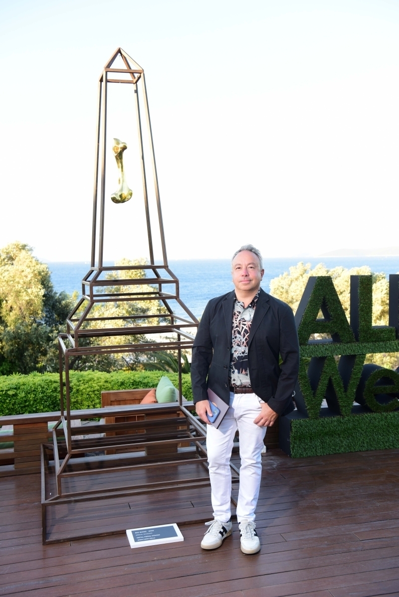 "Duvarların Dışında" Sergi Daveti