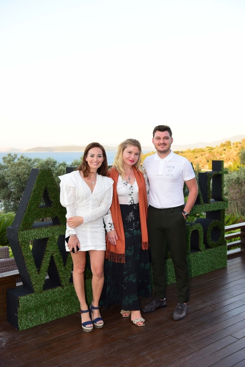 "Duvarların Dışında" Sergi Daveti