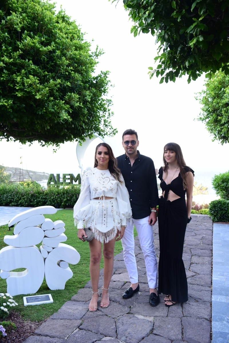 "Duvarların Dışında" Sergi Daveti