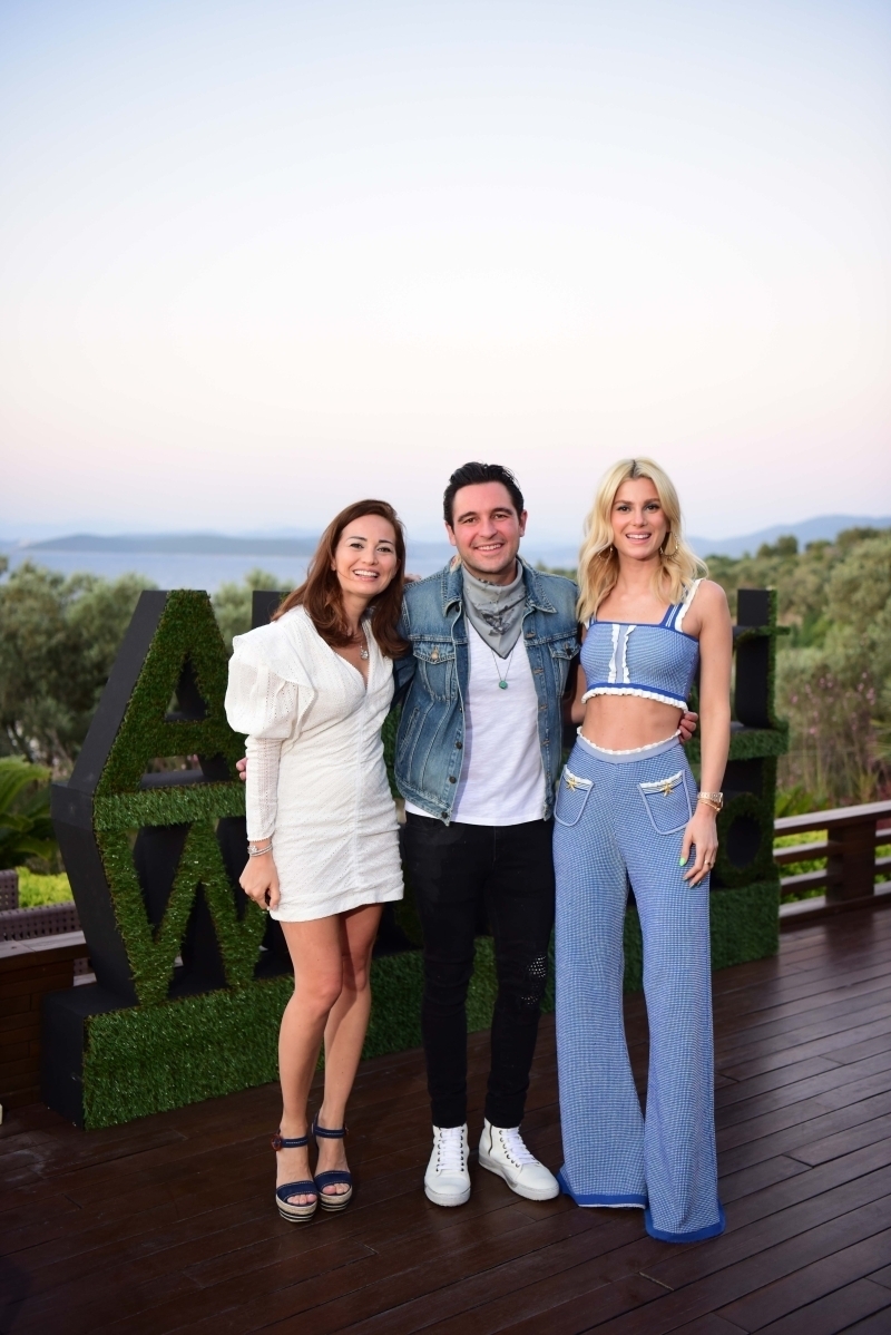 "Duvarların Dışında" Sergi Daveti