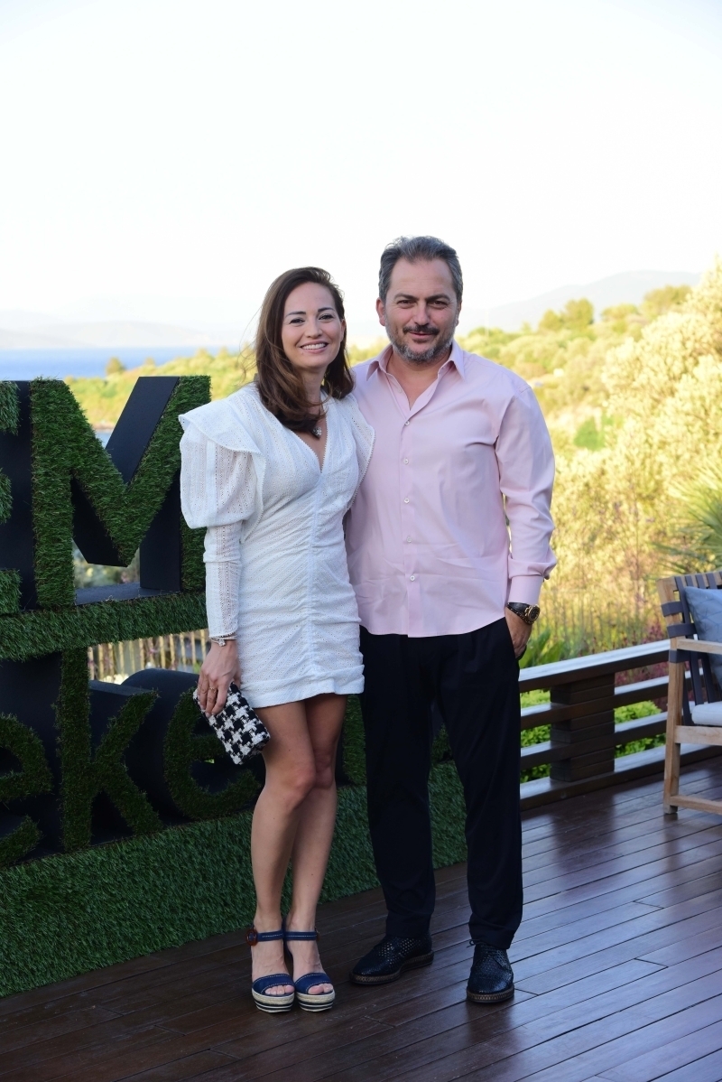 "Duvarların Dışında" Sergi Daveti