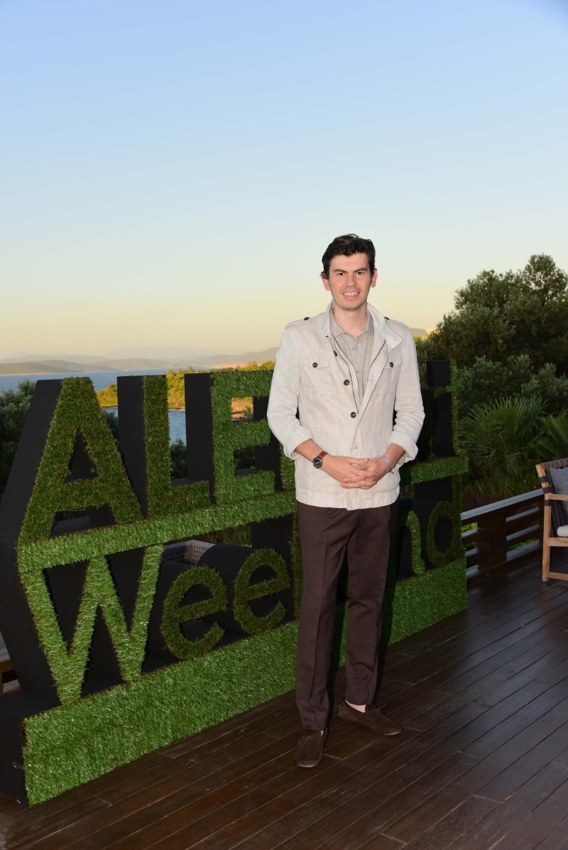 "Duvarların Dışında" Sergi Daveti