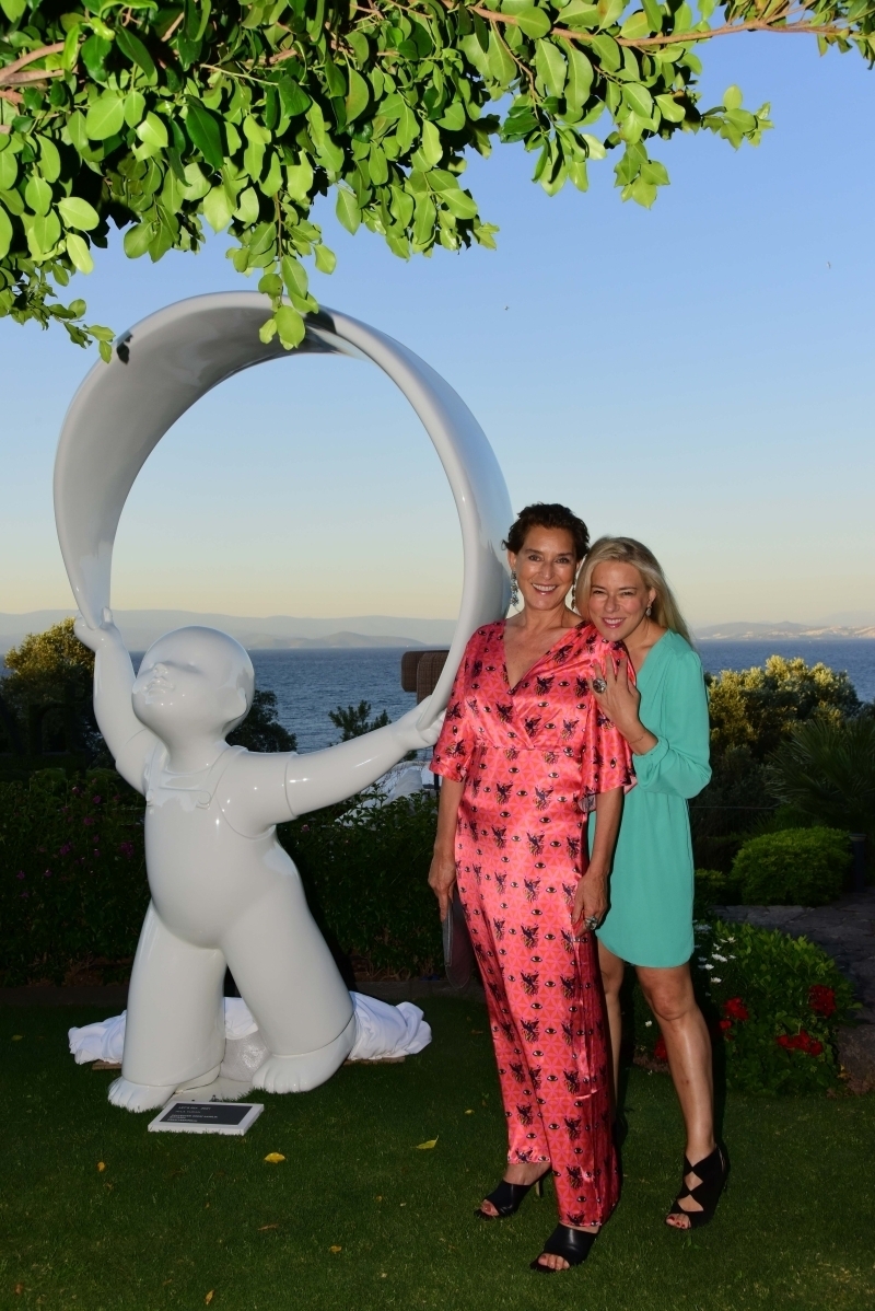 "Duvarların Dışında" Sergi Daveti