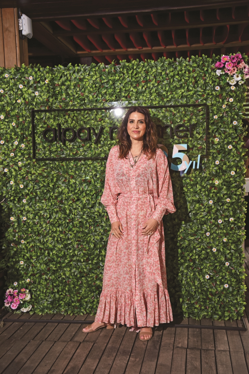 İoki'de Alem Art Dinner