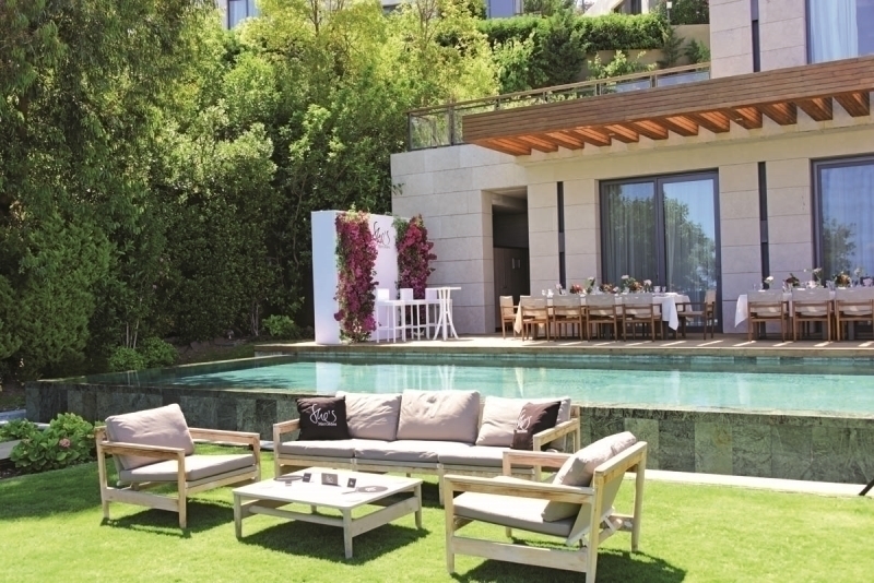 She's Mercedes Daveti