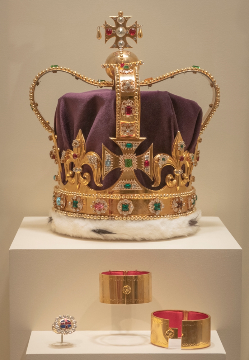 The Crown Dizisinin Kostümleri