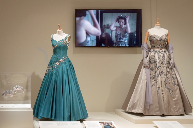 The Crown Dizisinin Kostümleri