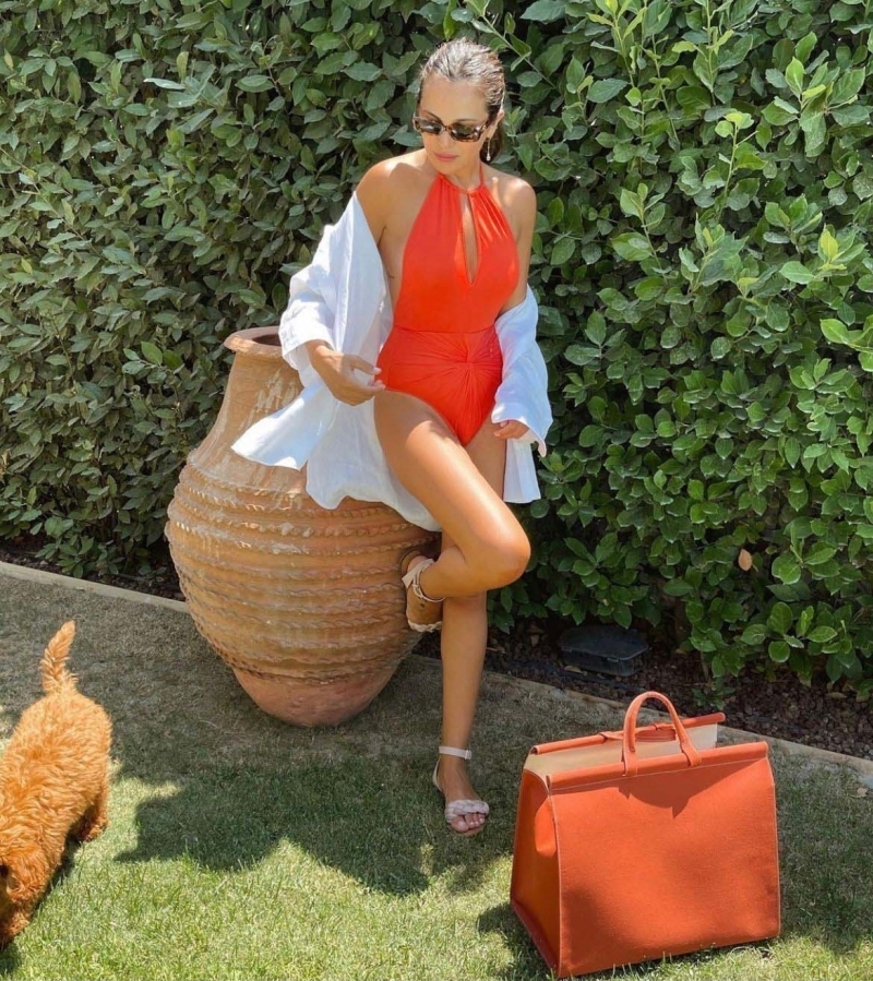 Plaj Trendi: Mayo Üstü Gömlek