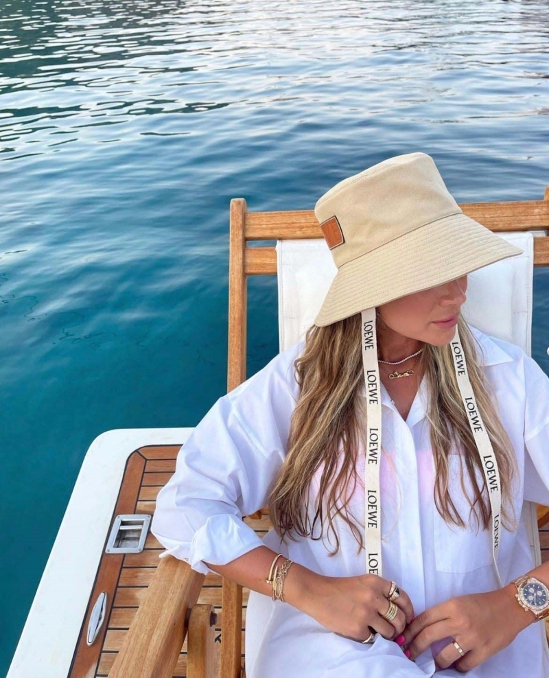 Plaj Trendi: Mayo Üstü Gömlek