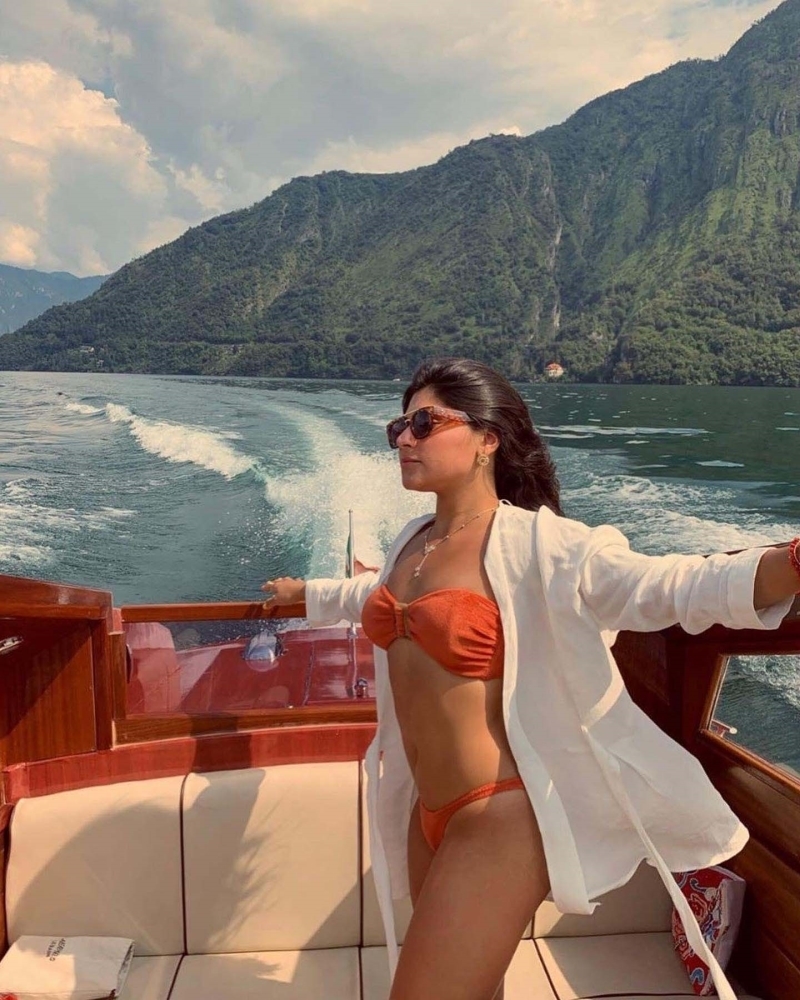 Plaj Trendi: Mayo Üstü Gömlek