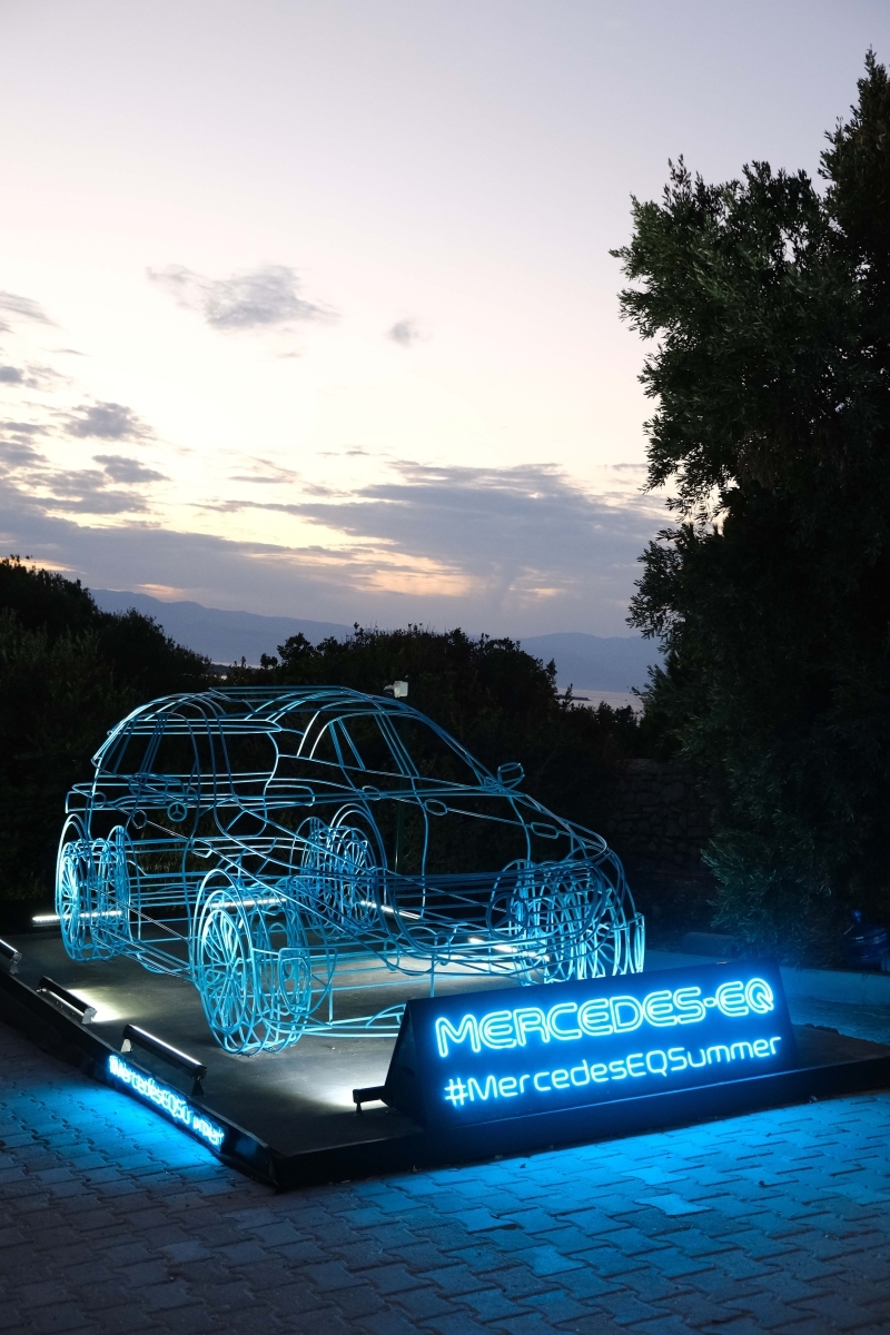 The Beach Of MOMO'da Mercedes-EQ ile Yaza Veda Daveti