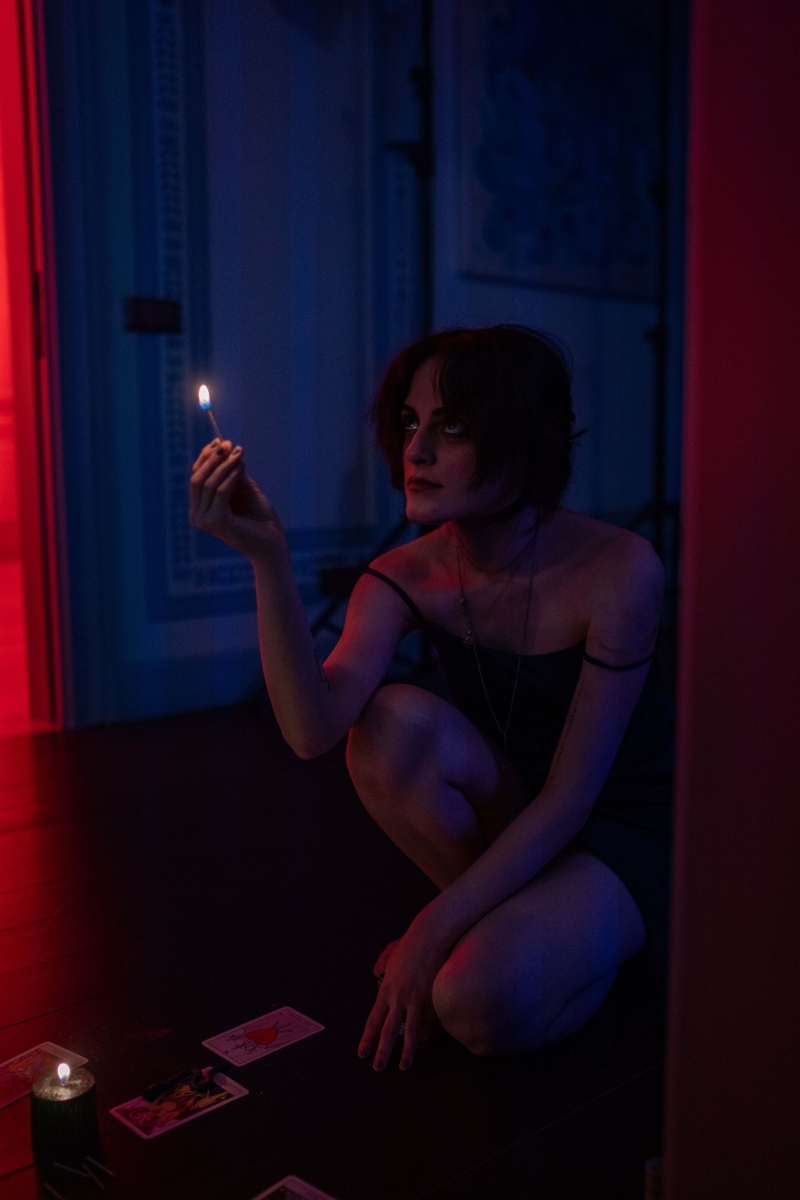 Ecem Lawton'dan Maskeli Balo Daveti