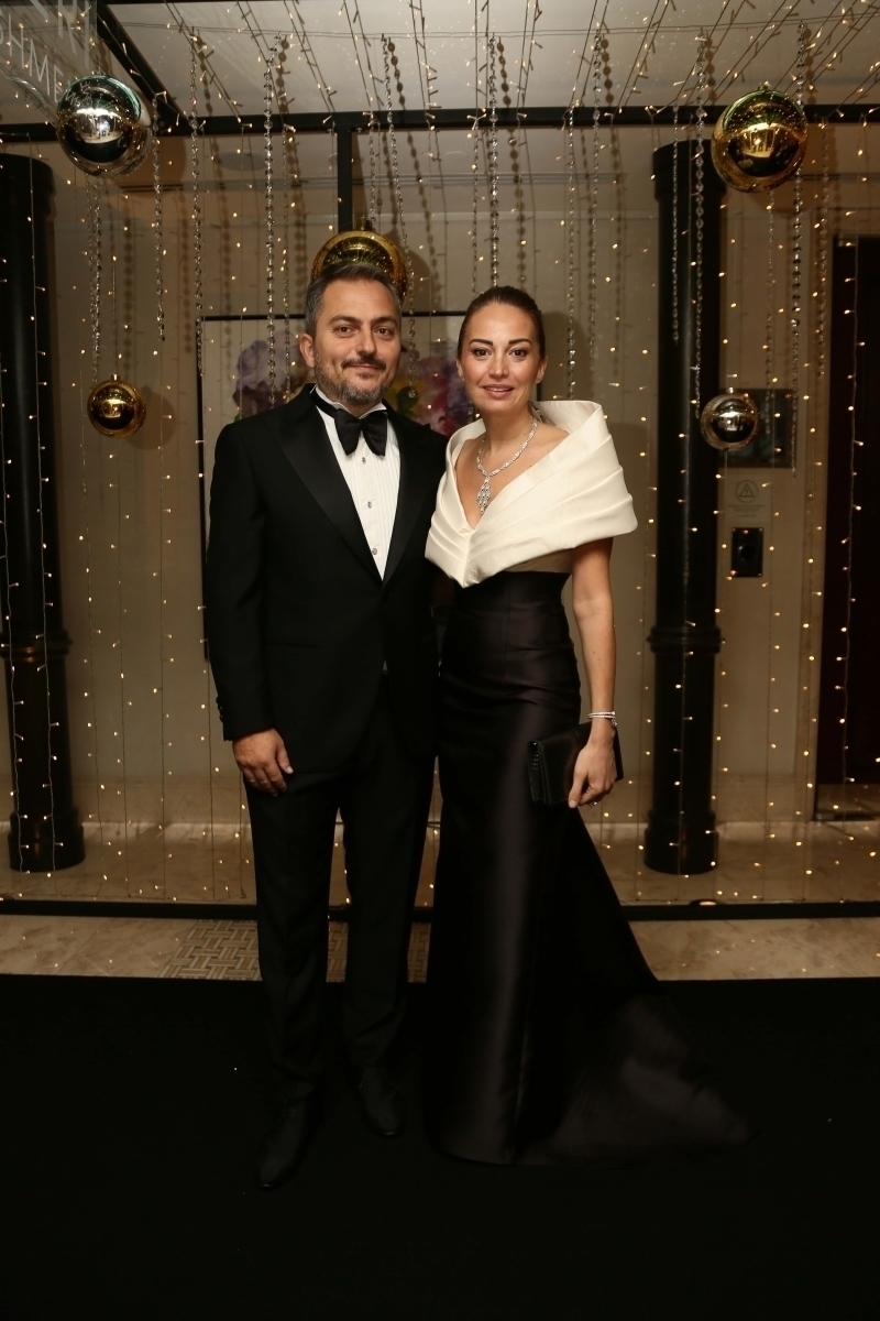 ALEM Yılbaşı Galası'nın En İyi Kırmızı Halı Stilleri